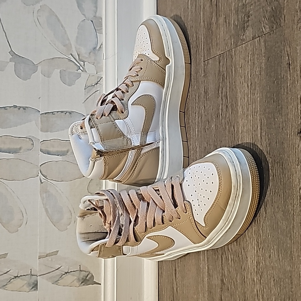 Nike women's Air Jordan 1